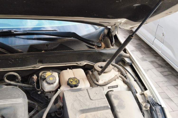 Used Chevrolet Malibu 2014 2.0L Automatic Comfort Edition Engine Bay Left