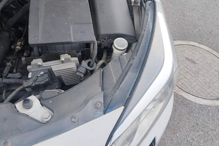 Used Chevrolet Malibu 2014 2.0L Automatic Luxury Edition Engine Bay Left