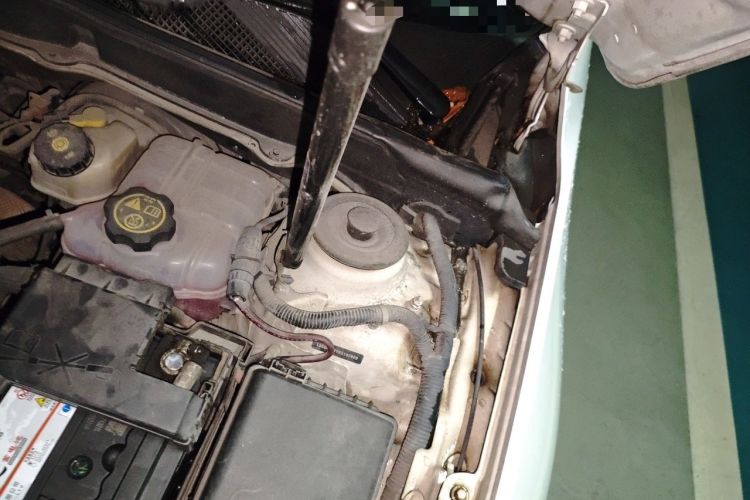 Used Chevrolet Malibu 2014 2.0L Automatic Comfort Edition Engine Bay Left