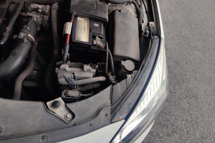 Used Chevrolet Malibu 2014 1.6T Automatic Comfort Edition Engine Bay Left