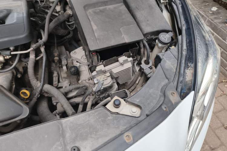 Used Chevrolet Malibu 2014 2.0L Automatic Luxury Edition Engine Bay Left