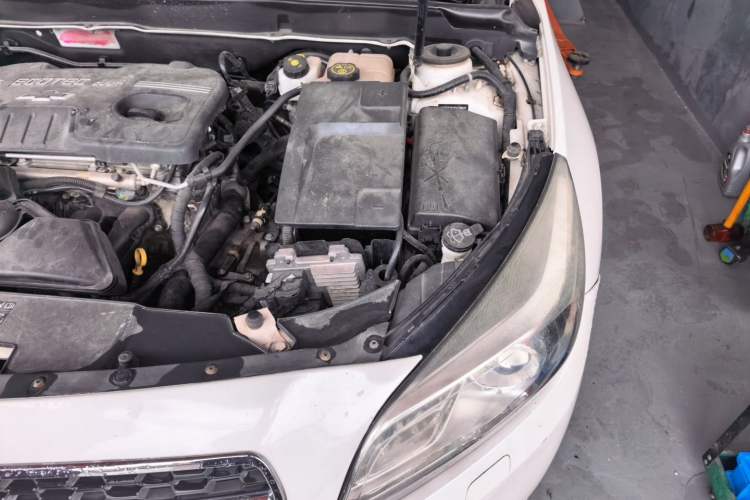 Used Chevrolet Malibu 2014 2.0L Automatic Luxury Edition Engine Bay Left