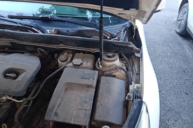 Used Chevrolet Malibu 2014 2.0L Automatic Comfort Edition Engine Bay Left