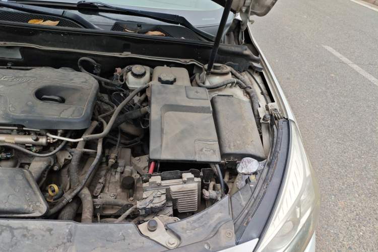 Used Chevrolet Malibu 2014 2.0L Automatic Comfort Edition Engine Bay Left