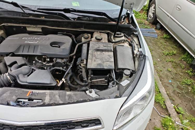 Used Chevrolet Malibu 2014 2.4L Automatic Luxury Edition Engine Bay Left
