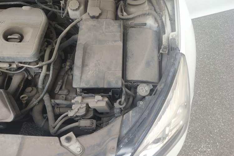 Used Chevrolet Malibu 2014 2.0L Automatic Comfort Edition Engine Bay Left