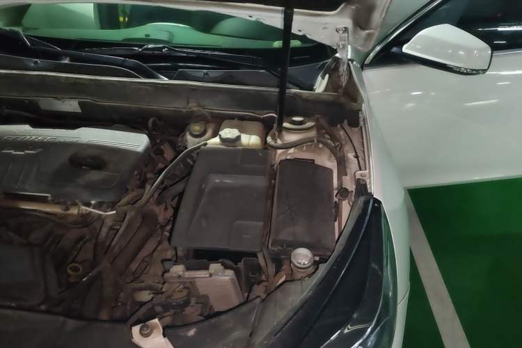 Used Chevrolet Malibu 2014 2.0L Automatic Comfort Edition Engine Bay Left