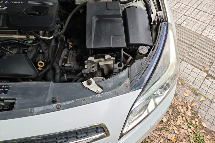 Used Chevrolet Malibu 2014 2.0L Automatic Luxury Edition Engine Bay Left