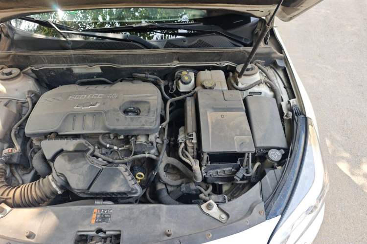 Used Chevrolet Malibu 2014 2.4L Automatic Luxury Edition Engine Bay Left