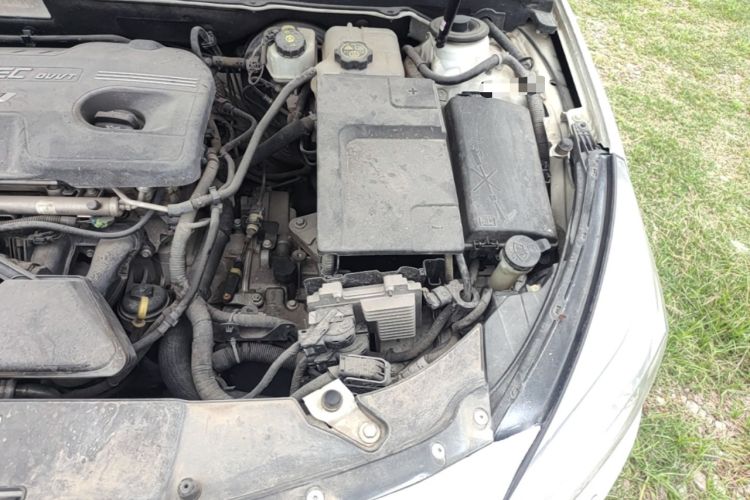 Used Chevrolet Malibu 2014 2.0L Automatic Luxury Edition Engine Bay Left