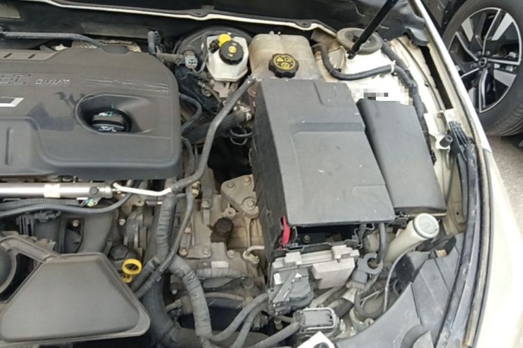 Used Chevrolet Malibu 2014 2.0L Automatic Luxury Edition Engine Bay Left