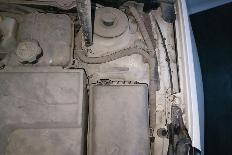 Used Chevrolet Malibu 2014 2.0L Automatic Luxury Edition Engine Bay Left