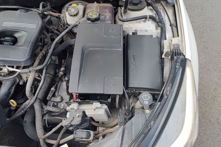 Used Chevrolet Malibu 2014 2.0L Automatic Luxury Edition Engine Bay Left