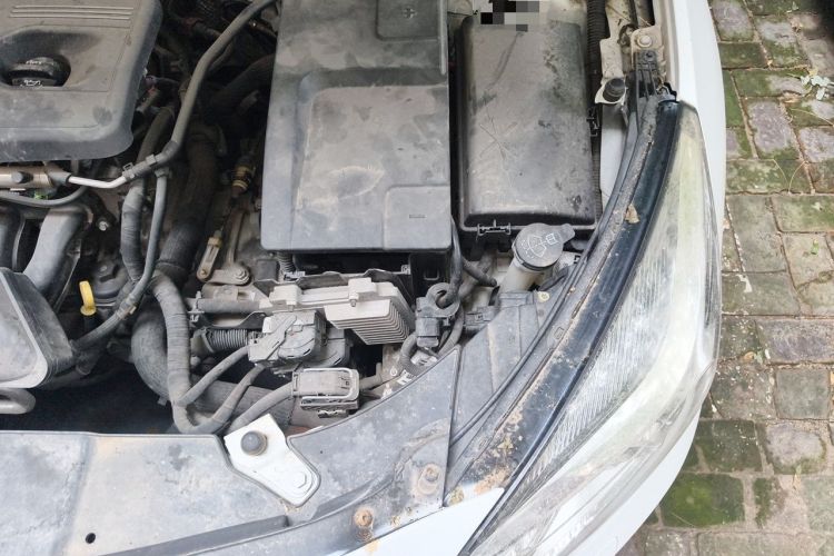 Used Chevrolet Malibu 2014 2.0L Automatic Luxury Edition Engine Bay Left