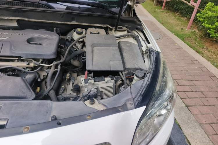 Used Chevrolet Malibu 2014 2.0L Automatic Luxury Edition Engine Bay Left