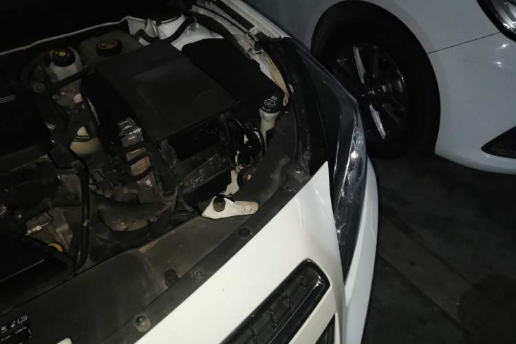 Used Chevrolet Malibu 2014 2.4L Automatic Luxury Edition Engine Bay Left
