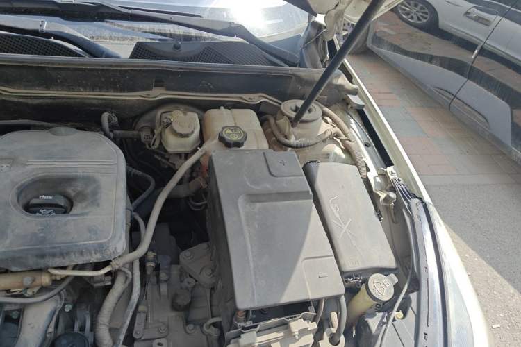 Used Chevrolet Malibu 2014 2.0L Automatic Luxury Edition Engine Bay Left