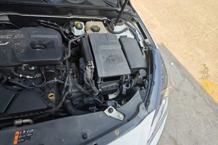 Used Chevrolet Malibu 2014 2.4L Automatic Luxury Edition Engine Bay Left