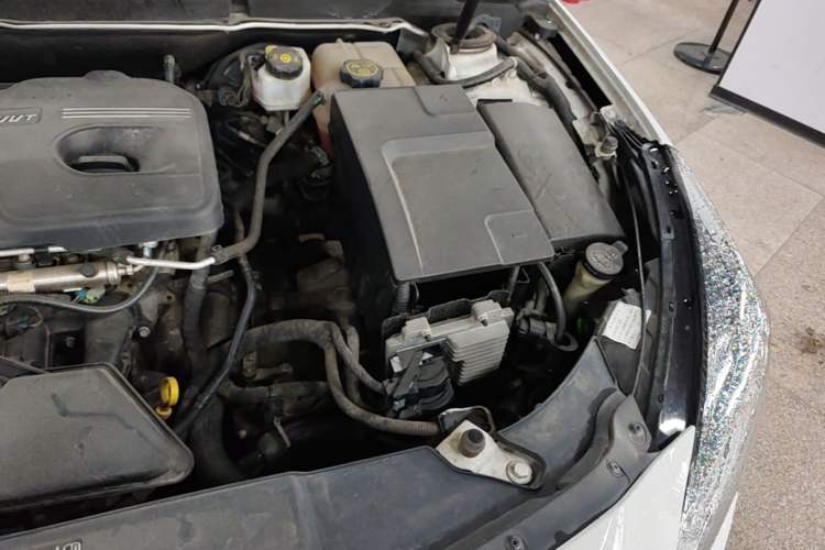 Used Chevrolet Malibu 2014 2.0L Automatic Luxury Edition Engine Bay Left