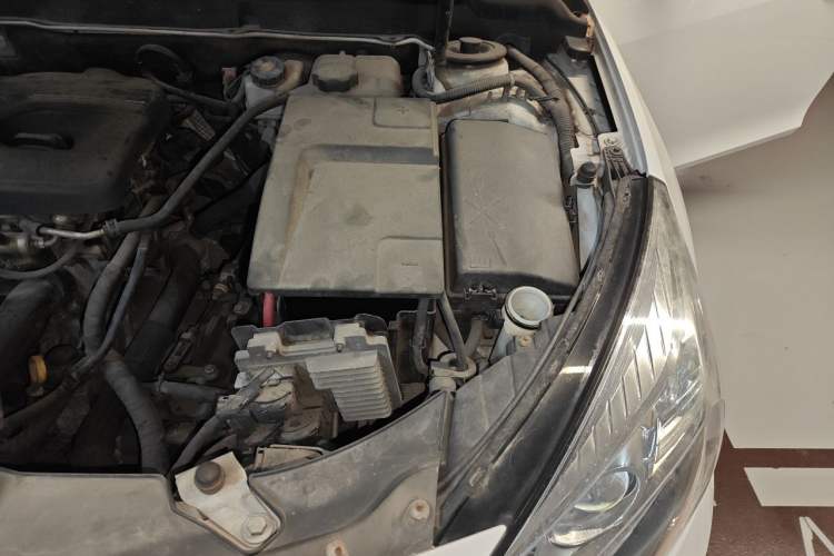 Used Chevrolet Malibu 2014 2.0L Automatic Comfort Edition Engine Bay Left