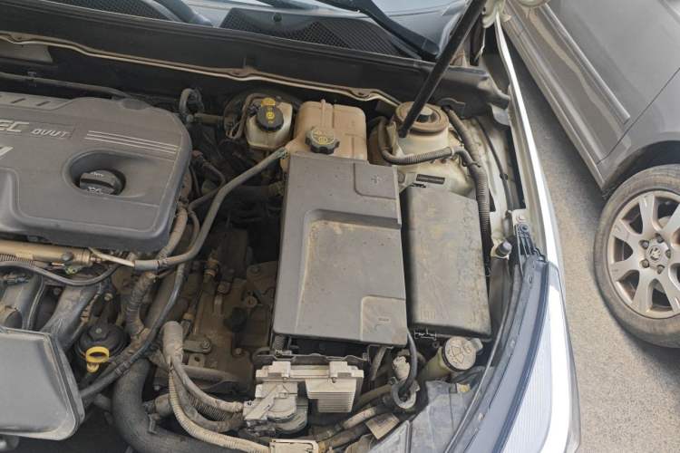 Used Chevrolet Malibu 2014 2.0L Automatic Luxury Edition Engine Bay Left