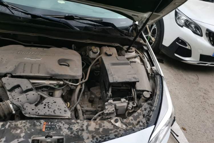 Used Chevrolet Malibu 2014 2.0L Automatic Luxury Edition Engine Bay Left