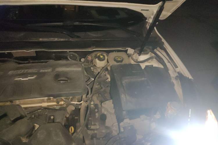 Used Chevrolet Malibu 2014 2.0L Automatic Comfort Edition Engine Bay Left