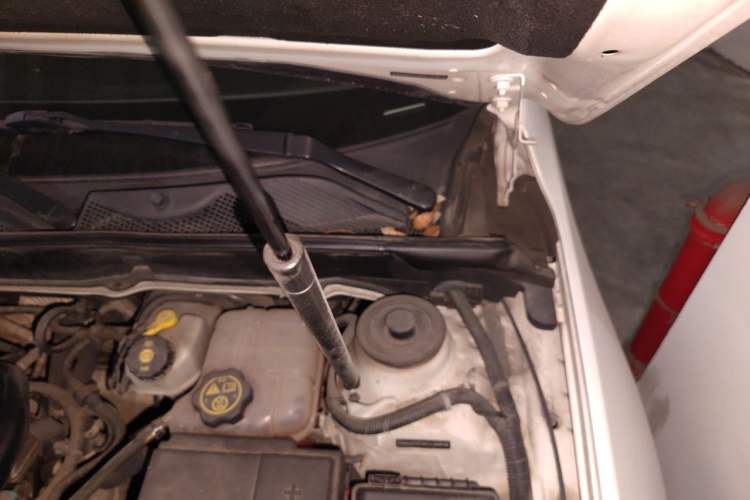 Used Chevrolet Malibu 2014 2.0L Automatic Luxury Edition Engine Bay Left