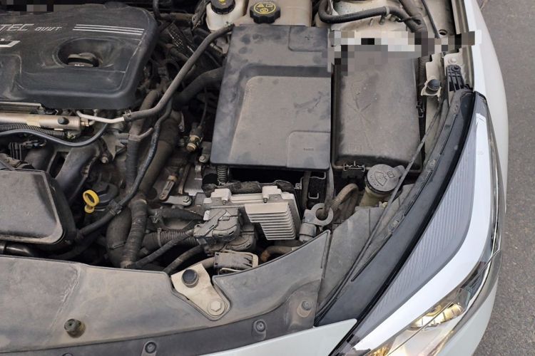 Used Chevrolet Malibu 2014 2.0L Automatic Luxury Edition Engine Bay Left