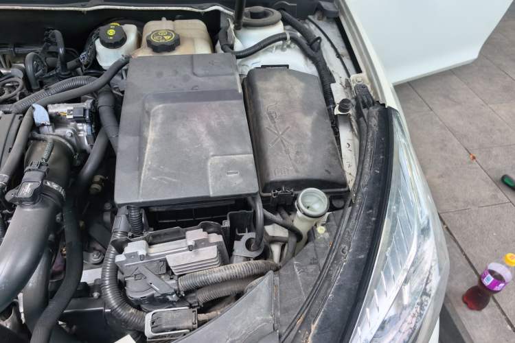 Used Chevrolet Malibu 2014 1.6T Automatic Comfort Edition Engine Bay Left