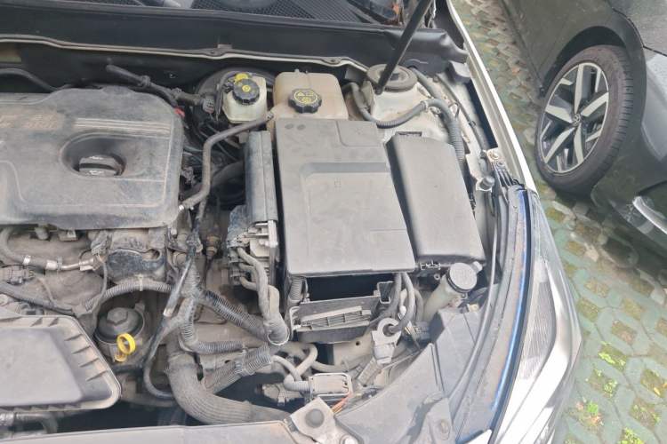 Used Chevrolet Malibu 2014 2.4L Automatic Flagship Edition Engine Bay Left