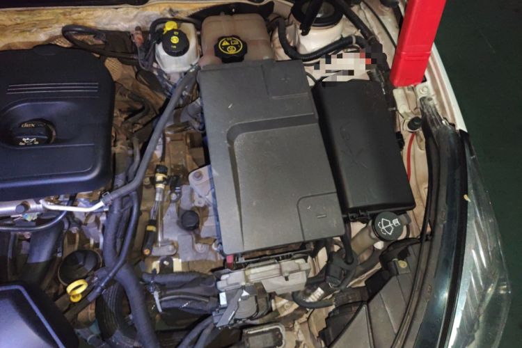Used Chevrolet Malibu 2014 2.0L Automatic Comfort Edition Engine Bay Left