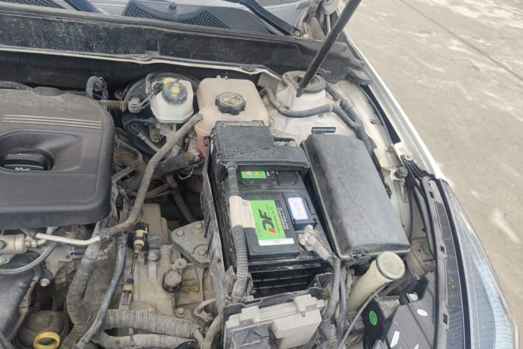 Used Chevrolet Malibu 2014 2.0L Automatic Luxury Edition Engine Bay Left