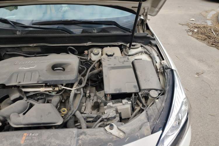 Used Chevrolet Malibu 2014 2.0L Automatic Comfort Edition Engine Bay Left