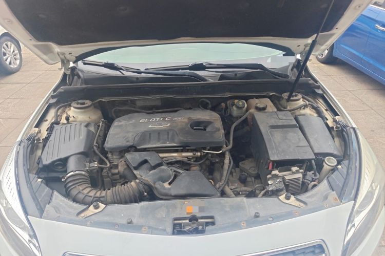 Used Chevrolet Malibu 2014 2.0L Automatic Comfort Edition Engine Bay