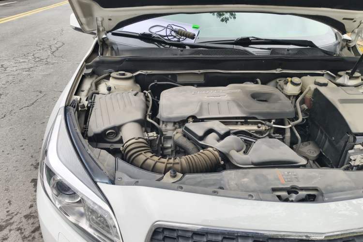 Used Chevrolet Malibu 2014 2.0L Automatic Luxury Edition Engine Bay Right