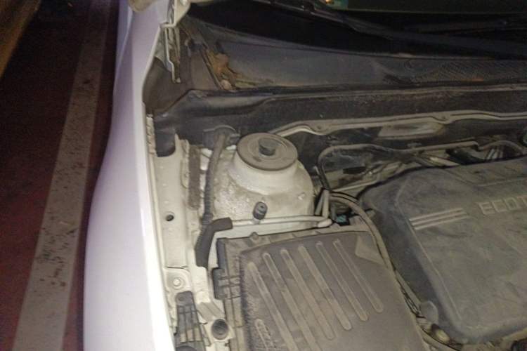 Used Chevrolet Malibu 2014 2.0L Automatic Comfort Edition Engine Bay Right