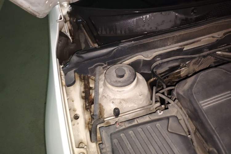 Used Chevrolet Malibu 2014 2.0L Automatic Comfort Edition Engine Bay Right