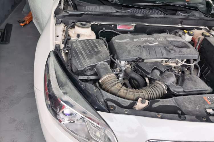 Used Chevrolet Malibu 2014 2.0L Automatic Luxury Edition Engine Bay Right