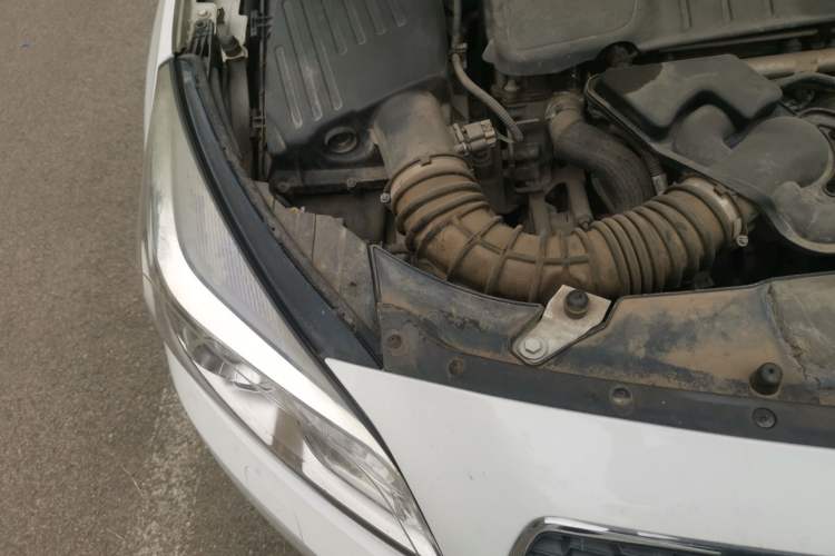 Used Chevrolet Malibu 2014 2.0L Automatic Luxury Edition Engine Bay Right