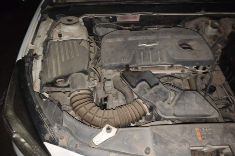 Used Chevrolet Malibu 2014 2.0L Automatic Luxury Edition Engine Bay Right