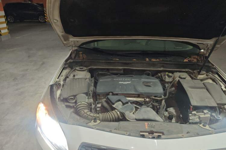 Used Chevrolet Malibu 2014 2.0L Automatic Comfort Edition Engine Bay Right