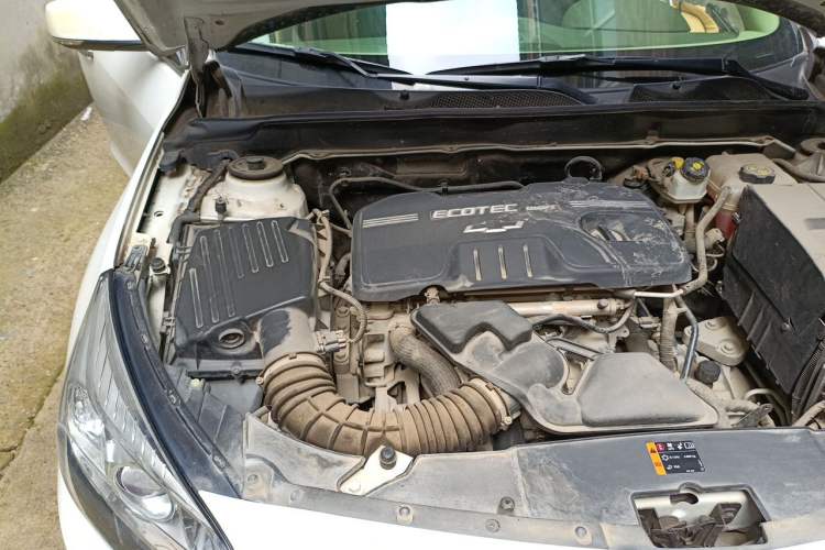 Used Chevrolet Malibu 2014 2.0L Automatic Comfort Edition Engine Bay Right