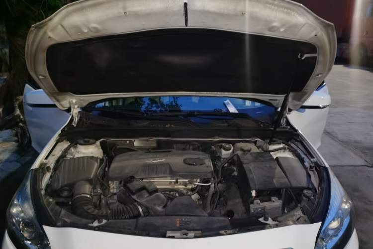 Used Chevrolet Malibu 2014 2.0L Automatic Comfort Edition Engine Bay
