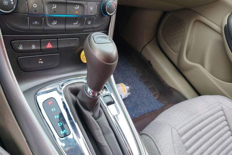 Used Chevrolet Malibu 2014 2.0L Automatic Comfort Edition Gear Lever