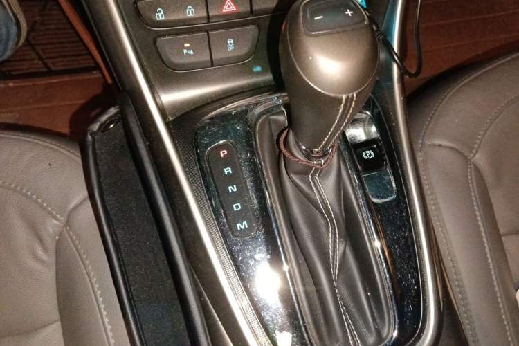 Used Chevrolet Malibu 2014 2.0L Automatic Luxury Edition Gear Lever