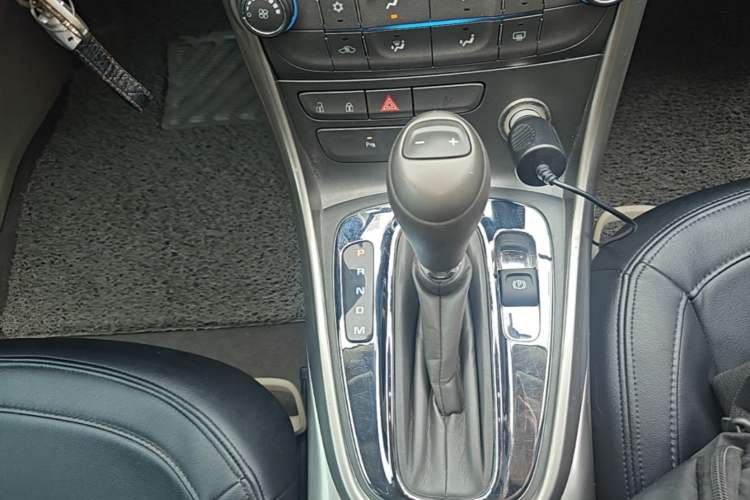 Used Chevrolet Malibu 2014 2.0L Automatic Comfort Edition Gear Lever