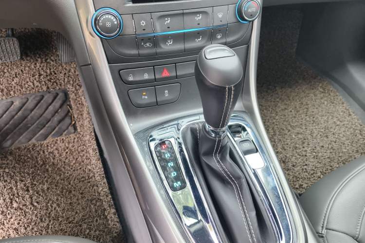 Used Chevrolet Malibu 2014 2.0L Automatic Luxury Edition Gear Lever