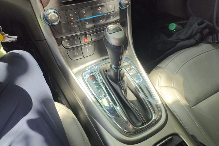 Used Chevrolet Malibu 2014 2.0L Automatic Luxury Edition Gear Lever