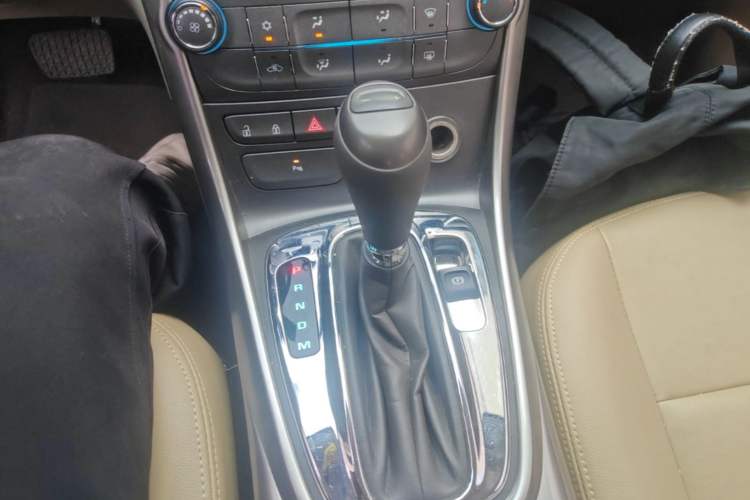 Used Chevrolet Malibu 2014 2.0L Automatic Comfort Edition Gear Lever